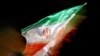 یکی از طرفداران محمود احمدی‌نژادبا پرچم ایران در پایتخت