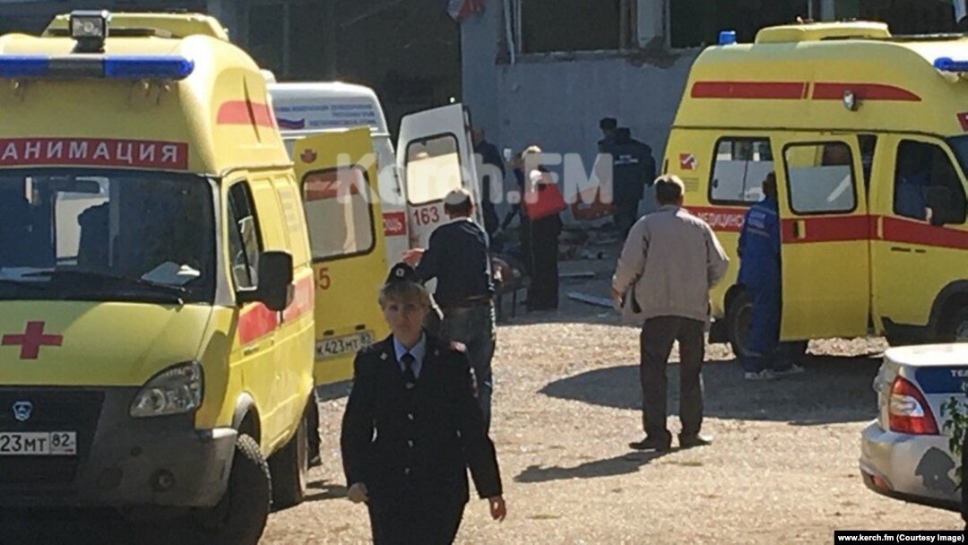 На месте взрыва в здании Керченского технологического колледжа