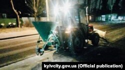 За прогнозом синоптиків, уночі 11 грудня в Києві утримається ожеледь, на дорогах ожеледиця