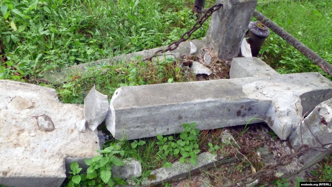 Vandals destroyed monuments Catholic cemetery in Berastse. 