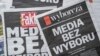 Fekete címlappal és "Média - választási lehetőségek nélkül" felirattal jelentek meg a magánkézben lévő lengyel napilapok a reklámadó elleni tiltakozásul, 2021. február 10-én.