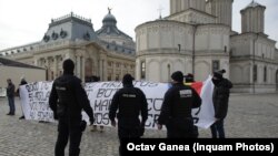  România, protest împotriva modificării ritualului de botez, cerut din ce în ce mai intens, după decesul unui prunc , februarie 2021