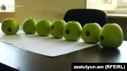 Armenia -- Azerbaijani apples discovered in a Yerevan market, 26April2017.