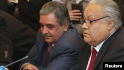 Тожикистон Марказий сайлов комиссияси масъуллари сайловнинг дастлабки натижаларга кўра, парламентга фақат уч партия вакиллари кириши мумкинлигини билдирдилар.