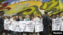 Украина ұлттық ғылым академиясының қызметкерлері наразылық танытты. Киев, 24 мамыр 2012 жыл.