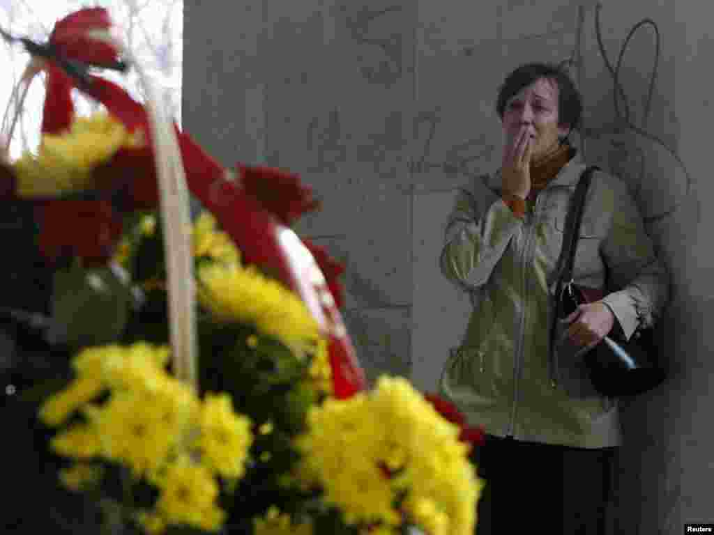 A woman cries at the entrance to Kastrychnitskaya subway station in Minsk on April 13, where a total of 13 people were killed and about 200 injured in the explosion on April 11. Photo by Vladimir Nikolsky for Reuters