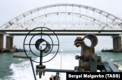 Podul de peste strâmtoarea Kerci.