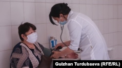 Вакцинация от коронавируса в Бишкеке.