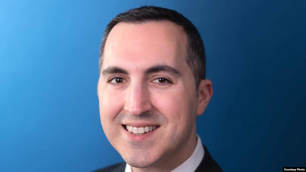 ریچارد گلدبرگ می&zwnj;گوید رئیس&zwnj;جمهور آمریکا در ترسیم و اجرای خطوط قرمز خود جدی است و تحولات جاری در ایران را نشانه&zwnj;ای از قرار گرفتن رژیم در آستانهٔ یک نقطهٔ عطف تاریخی می&zwnj;داند