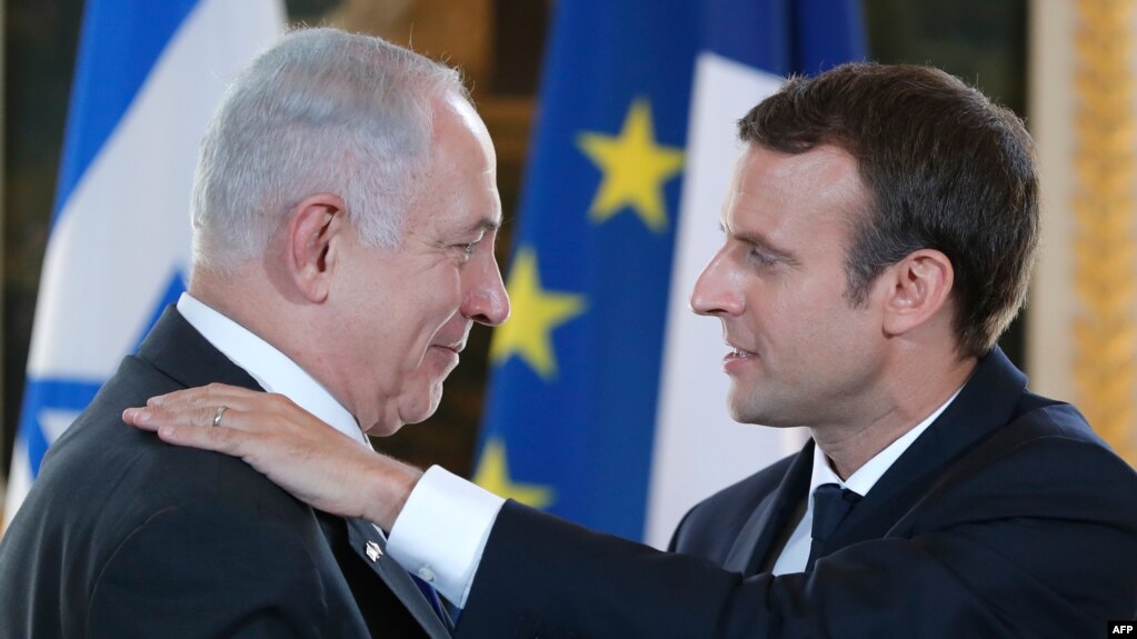 French President Emmanuel Macron (right) and Israeli Prime Minister Benjamin Netanyahu at the Elysee Palace.