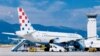 Avion Croatia Airlinesa na aerodromu u Splitu