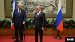 Միլոշ Զեմանն ու Վլադիմիր Պուտինը, արխիվ