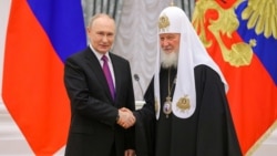 Russia's President Vladimir Putin (L) and Patriarch Kirill