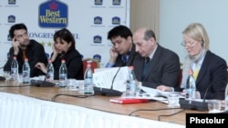 Armenia - Officials from the National Statistical Service and the World Bank present a fresh Armenian household income survey, Yerevan, 27Nov2012.