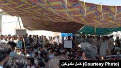 د ژوب پر کلیوال شهید چوک د وژل شوي تن مړی په احتجاج کې اېښودل شوی او د پېښې پلټنه غواړي. ۲۰۱۹، ۳۱ جولای