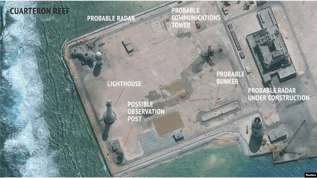 O imagine satelit arată o bază militară aflată în construcții în insulele Spratly aflate în apele contestate ale Mării Chinei de Sud.