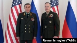 General Joseph Dunford (right) and General Valery Gerasimov in Baku in February 2017