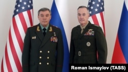 Qeneral Joseph Dunford (ABŞ) və General Valeri Qerasimov (Rusiya) Bakı görüşü zamanı. Fevral, 2017.