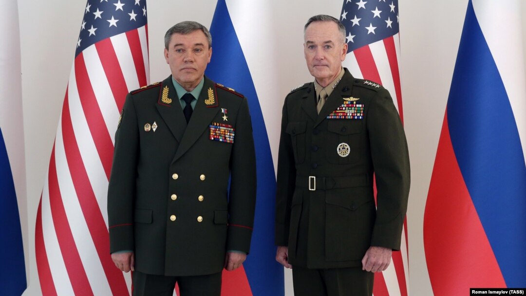 General Joseph Dunford (right) and General Valery Gerasimov in Baku in February 2017