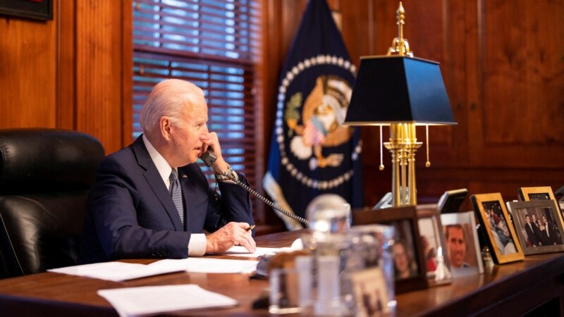 Biden rekao Zelenskom da će SAD odlučno odgovoriti ako Rusija napadne Ukrajinu