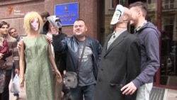 Біля Мін'юсту вимагали пояснити призначення одного з посадовців (відео)