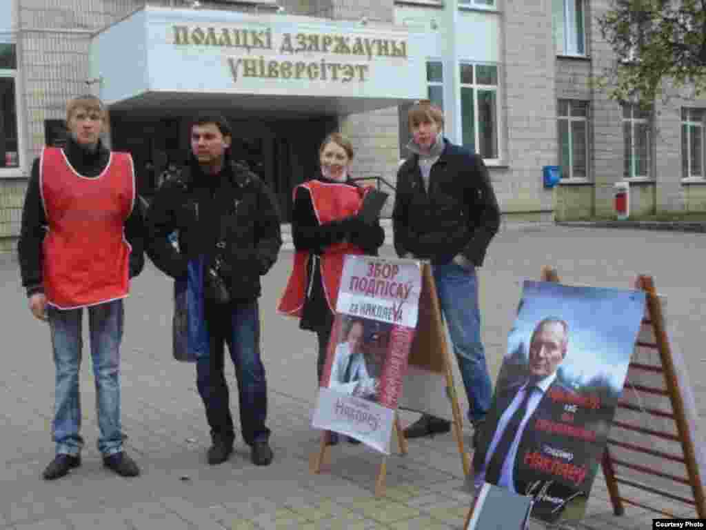 Збор подпісаў за вылучэньне У.Някляева ў Полацку. Здымкі з сайту кампаніі “Гавары праўду” 