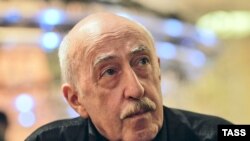 Мумин Шакиров: "Отар Иоселиани много лет работает во Франции, начинал свою карьеру в Грузии, но никогда не снимал фильмы о России"