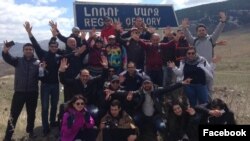 Armenia - Opposition leader Nikol Pashinian and his supporters pose for a photograph in Lori province, 2 April 2018.