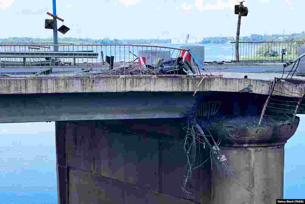 An August 13 photo shows damage to Kherson&#39;s only other nearby road bridge, which is part of the Kakhova Hydroelectric Power Plant, around 60 kilometers east of Kherson.&nbsp; &nbsp; 