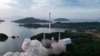 O fotografie cu ceea ce pare a fi noua rachetă Chollima-1 a Coreei de Nord, lansată în 31 mai 2023. Imagine publicată de Agenția Centrală de Știri din Coreea de Nord. Foto: Reuters