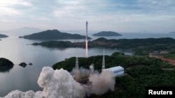 Lëshimi i një rakete nga Koreja e Veriut. Fotografi nga arkivi. 
