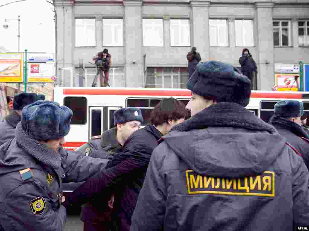 Фотография Юрия Тимофева, Радио Свобода - Несколько человек забрала милиция.
