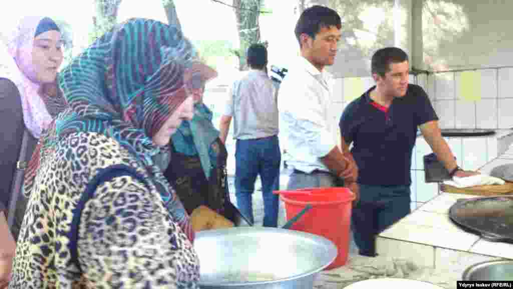 Үч башка чөйрө өкүлдөрүнөн куралган беш командага аштын каражаттары бөлүнүп берилди. Бардык командаларга ашын даамдуу кылып, ооз ачарга даярдоо шарты коюлду.&nbsp;