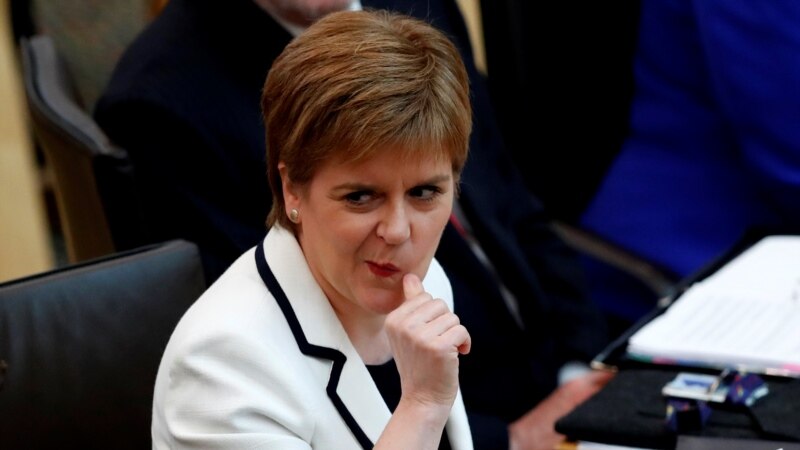Старџен му порача на Џонсон дека Шкотска подготвува нов референдум за независност