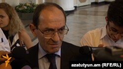 Armenia - Deputy foreign minister Shavarsh Kocharian talks to journalists, 4 Aug, 2016 