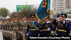 Военнослужащие на праздновании юбилея военно-морского флота Казахстана. Актау, апрель 2013 года.