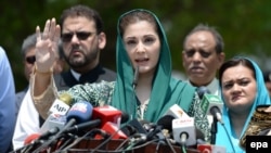 Maryam Nawaz (C), daughter of Prime Minister Nawaz Sharif, led her party into victory in the by-election. 