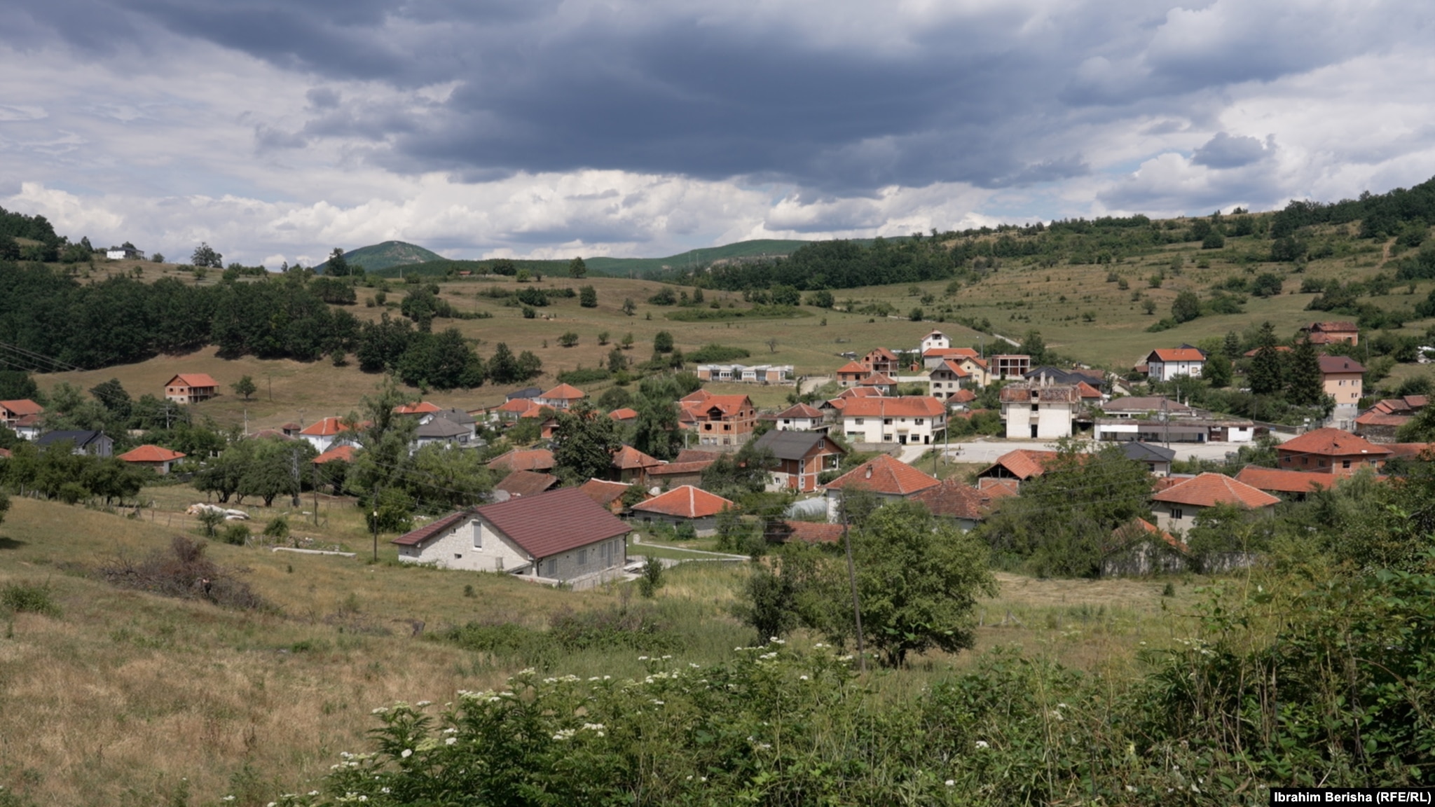 Shtëpi në fshatin Letnicë, në Viti. Shumica e tyre janë të pabanuara.