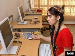 Internetkávézó Aşgabatban (archív kép)