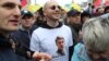 Рэпер Oxxxymiron в футболке с портретом Егора Жукова