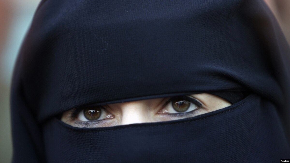 Niqab Adds New Wrinkle To Tajikistan's Head-Scarf Ban