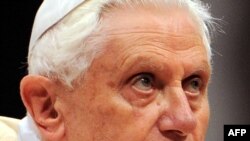 Папи Римського Бенедикта XVI (Фото: 24 грудня 2009 року)