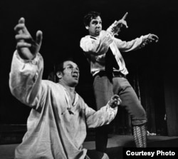 "Дон Жуан" Анатоля Эфроса (Тэатар на Малой Броннай). Леў Дуаў - Сганарэль і Мікалай Волкаў - Дон Жуан. Фота Міхаіла Гутэрмана