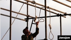 An Iranian soldier prepares a noose ahead of public hanging. (file photo)
