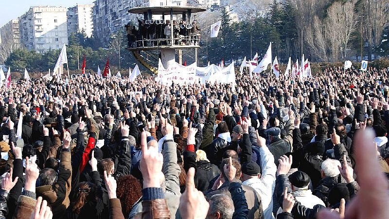 სააკაშვილის ინაუგურაცია და ოპოზიციის დაშლილი აქცია - რატომ ვიხსენებთ ამ ამბავს 13 წლის შემდეგ 