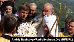 Кирило молиться на Володимирській гірці