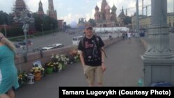Иван Скрипниченко дар гӯшаи ёдбуди Немтсов
