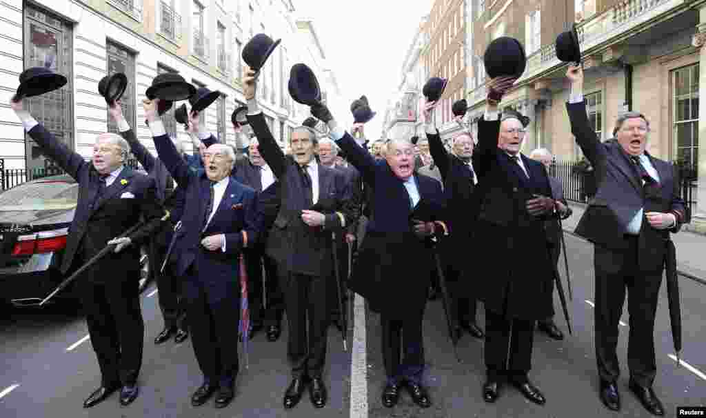 Members of London&#39;s In and Out raise their bowler hats as they prepare to march around St. James&#39;s Square to celebrate the 150th anniversary of the club on March 1. (Reuters/Paul Hackett)