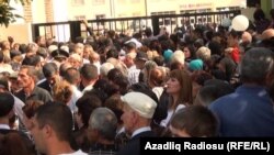 Zaqatalada Kəmaləddin Heydərovun qəbuluna düşmək istəyənlər.