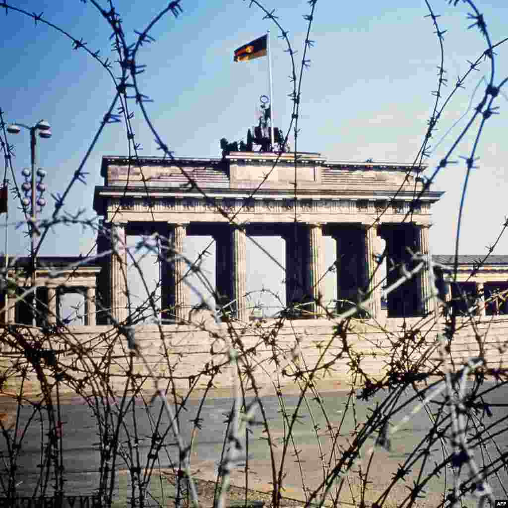 The Brandenburg Gate is seen through a barbed wire fence&nbsp;in June 1968.&nbsp; 